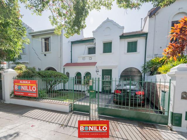 Alquiler Casa 80 años 3 dormitorios, 293m2, con balcón, Ladines 2600, Villa Pueyrredon | Argenprop