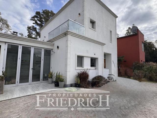 Alquiler Casa 9 años 3 dormitorios, 4 cocheras, 220m2, Haras Maria Elena, Haras Maria Elena | Argenprop