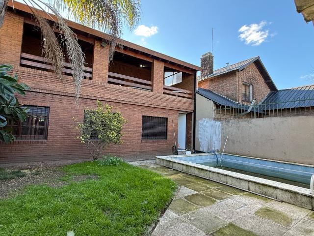 ALQUILER CHALET 5 AMBIENTES CON COCHERA Y PILETA