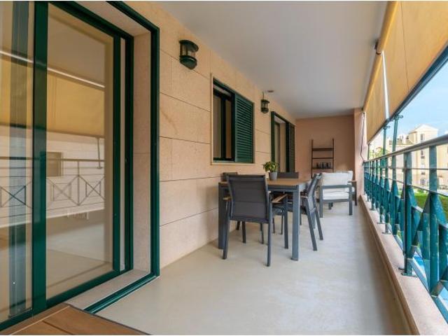 Alquiler con Piscina y Parking junto al Mar