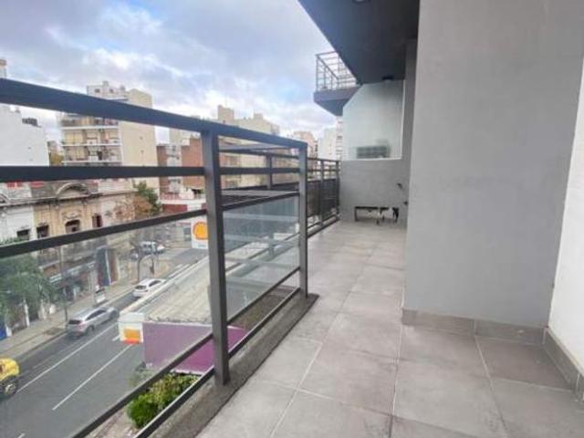 Alquiler de 2 ambientes con balcón y Amenities!