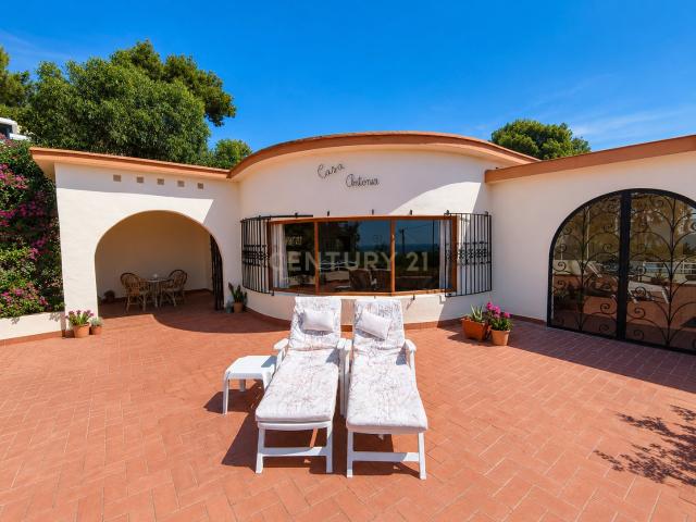 Alquiler de temporada | Casa mediterránea con vistas al mar y jardín a solo 5 minutos de Calpe