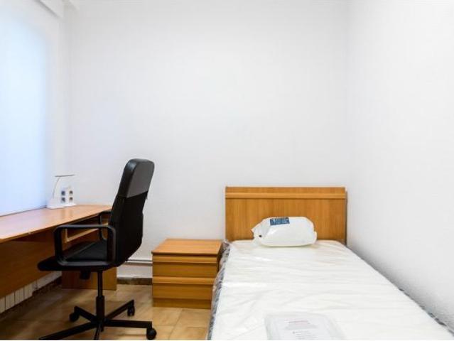 ALQUILER DE TEMPORADA DE VIVIENDA DE 4 DORMITORIOS, COMPLETA O POR HABITACIONES