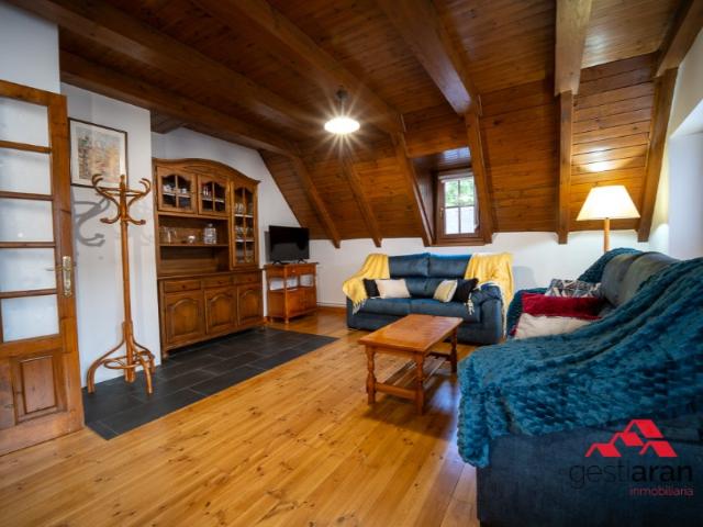ALQUILER DE TEMPORADA EN ESCUNHAU | 4 DORMITORIOS, BALCÓN CON VISTAS Y PARKING