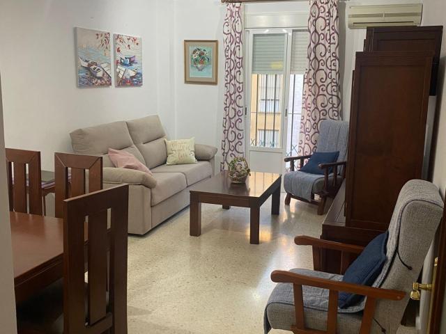 ALQUILER DE TEMPORADA EN PLENO CENTRO DE SANLÚCAR, CON PLAZA DE GARAJE INCLUIDA !