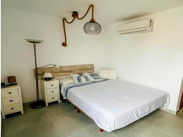 ALQUILER DE TEMPORADA HASTA JUNIO – VIVIENDA CON TERRAZA Y PISCINA COMUNITARIA