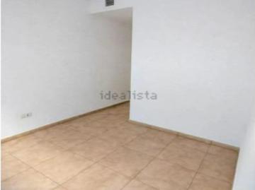 ALQUILER DE VIVIENDA CON GRAN TERRAZA Y SIN AMOBLAR ZONA SANTO DOMINGO