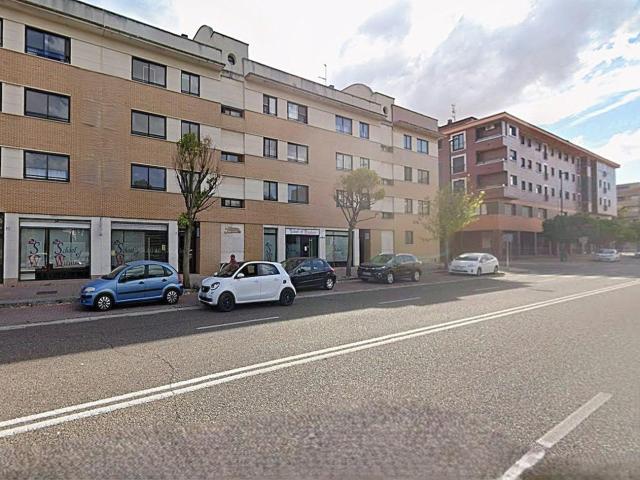ALQUILER DE VIVIENDA CON TRES DORMITORIOS EN ZONA SUR