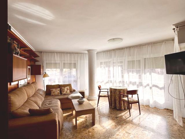 ALQUILER DE VIVIENDA EN ESTUPENDA UBICACIÓN DEL CENTRO CON VISTAS AL CASTILLO