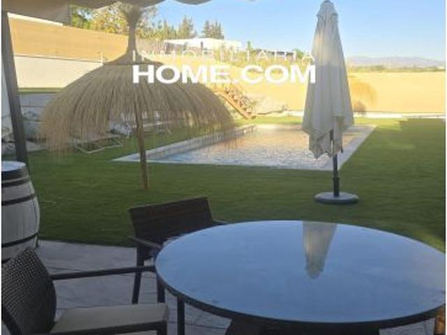 Alquiler de vivienda independiente con piscina y parcela de 1.000 m2 en Cártama