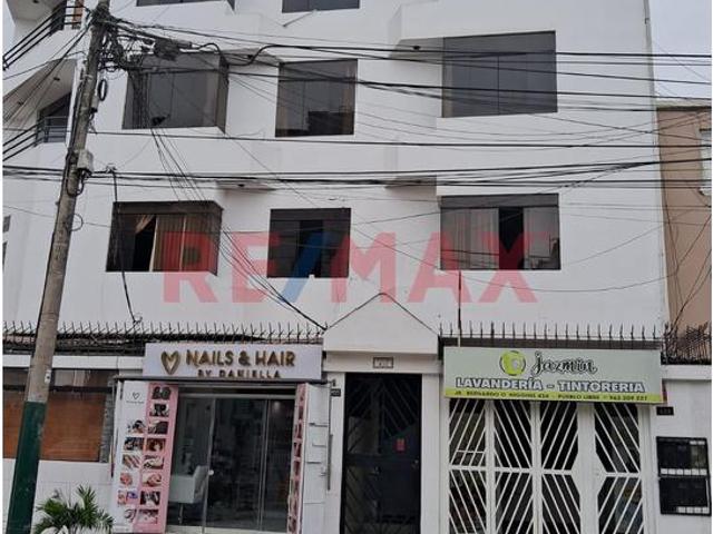 Alquiler De Amplio Departamento Frente A Parque De La Cruz En Pueblo Libre