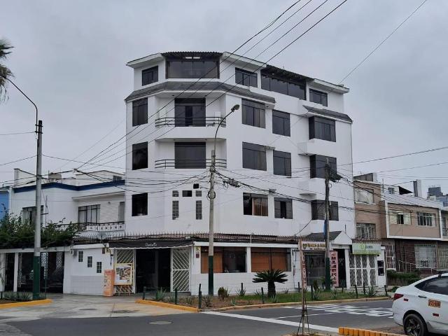 Alquiler de amplio departamento frente a Parque de la Cruz en Pueblo Libre
