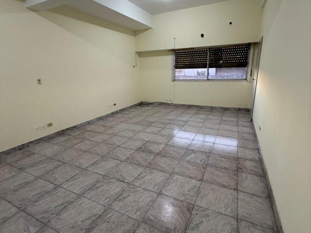 Alquiler de amplio monoambiente divisible sobre Av. Crovara al 800 Villa Madero – Carrara Propiedades