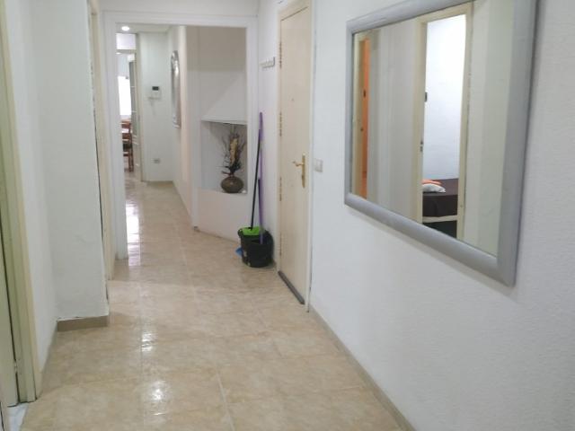 ALQUILER DE AMPLIA VIVIENDA CON CINCO DORMITORIOS AL LADO DEL MERCADO CENTRAL