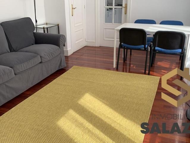 ALQUILER DE AMPLIA VIVIENDA JUNTO A LA ALHÓNDIGA JULIO Y AGOSTO!