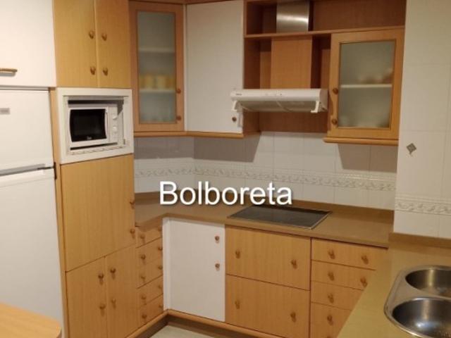 Alquiler de Apartamento de 2 dormitorios, zona centro con garaje y trastero