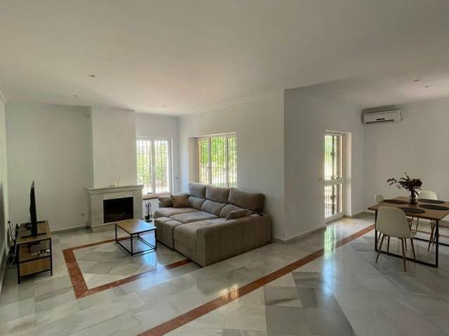 Alquiler de casa o chalet independiente en Calle Cuatro Pinos, 11