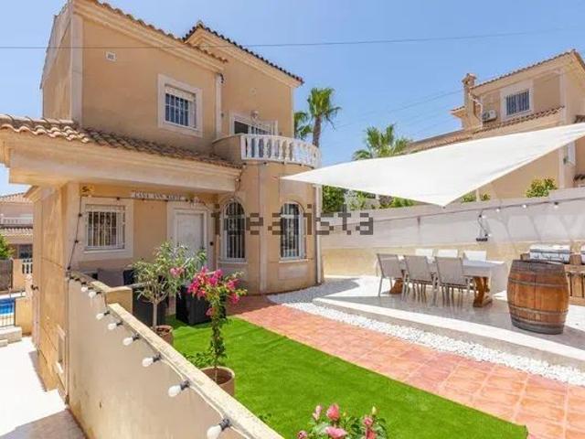 Alquiler de casa o chalet independiente en Calle Nerja, 24