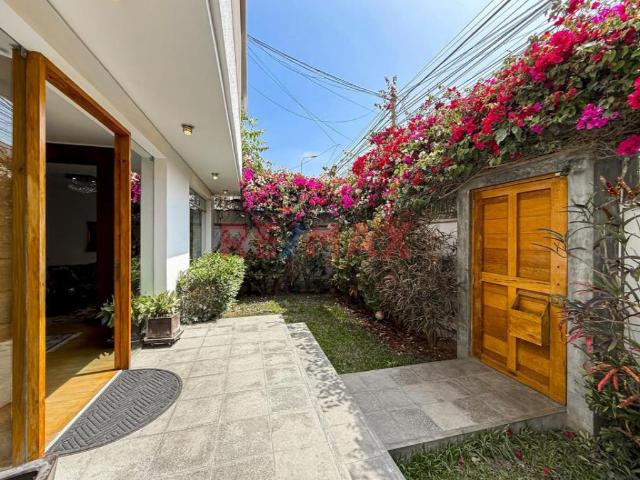 Alquiler De Casa Amplia En Surco Con Jardín Y Terraza – 6 Dormitorios / 6 Baños, Cerca A Parque