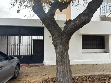 Alquiler De Casa | Capital | 3 Dormitorios | Frente Parque Mayo