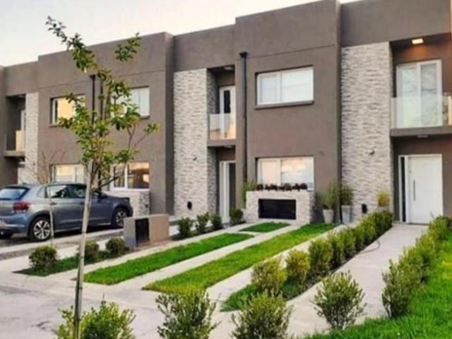 ALQUILER DE CASA EN Pilar