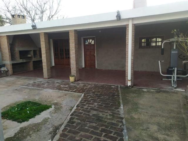 ALQUILER DE CASA INTERNA EN B LOS PLATANOS DE 2 DORMITORIOS