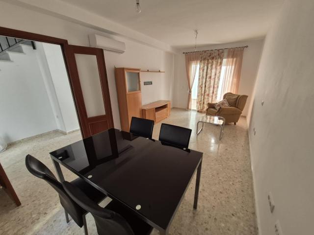 ALQUILER DE CASA UNIFAMILIAR EN ZONA EL PORTICHUELO