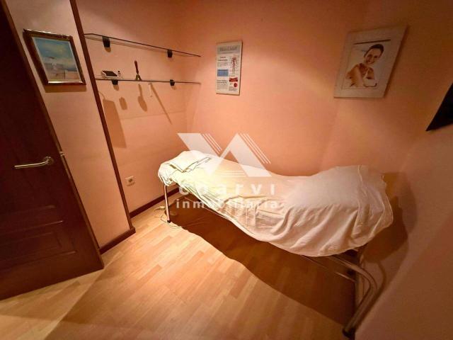 Alquiler de centro de estética equipado en piso céntrico en Ourense