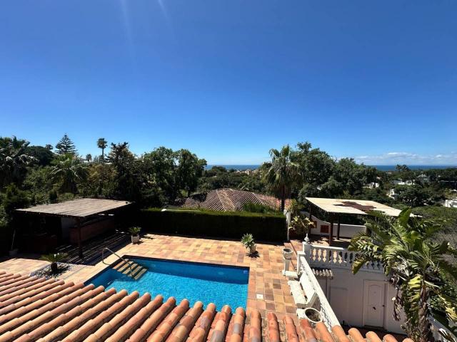 Alquiler de chalet con vistas al mar en zona tranquila y privacidad