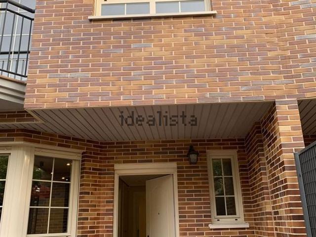 Alquiler de chalet adosado en Viñas Viejas
