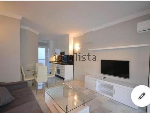 Alquiler de chalet adosado en Avenida Alpandeire, 1