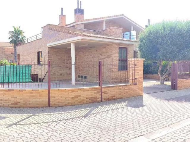 Alquiler de chalet adosado en Avenida de la Ilustración, 39