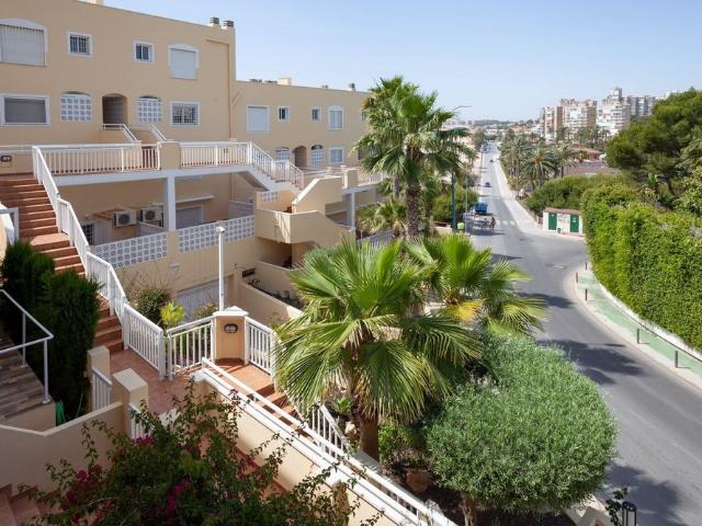 Alquiler de chalet adosado en Avenida de las Adelfas, 290