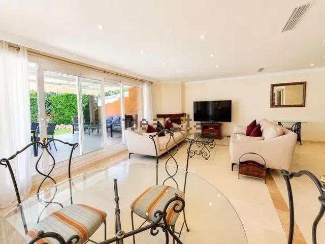 Alquiler de chalet adosado en Bahía de Marbella