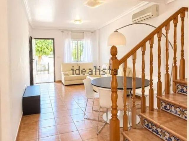 Alquiler de chalet adosado en Calle Aire