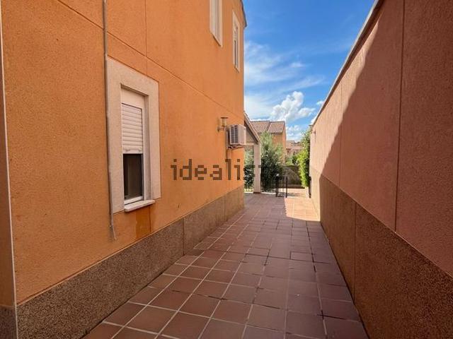 Alquiler de chalet adosado en Calle Alfonso Loarte, 13