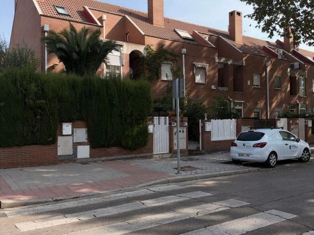 Alquiler de chalet adosado en Calle Arroyo del Juncal