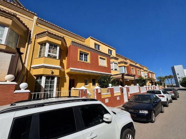 Alquiler de chalet adosado en Calle Costa Blanca
