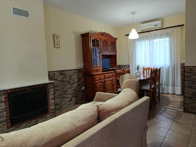 Alquiler de chalet adosado en Calle Cristóbal Colón, 3