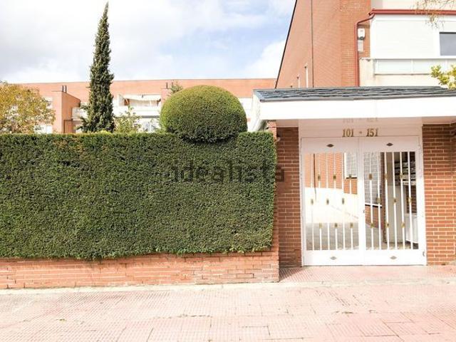 Alquiler de chalet adosado en Calle Dalia, 101 151