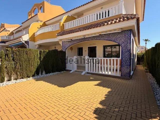 Alquiler de chalet adosado en Calle Gerona, 90