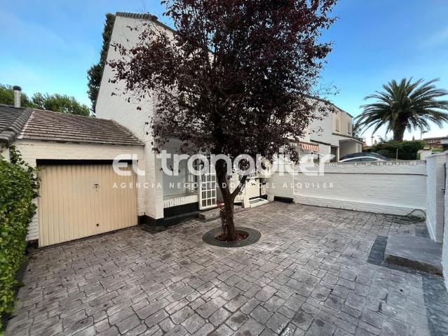 Alquiler de chalet adosado en Calle Isla de la Toja, 4