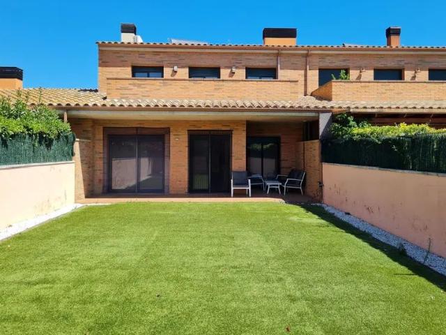 Alquiler de chalet adosado en Calle Salvador Dalí