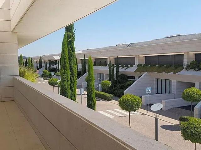 Alquiler de chalet adosado en Paseo de los Lagos