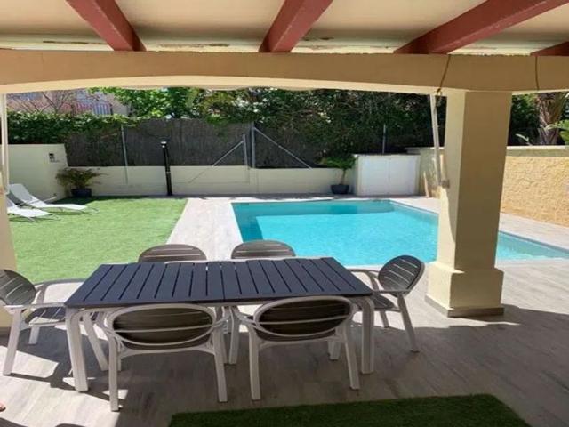 Alquiler de chalet adosado en Soto de Vistahermosa
