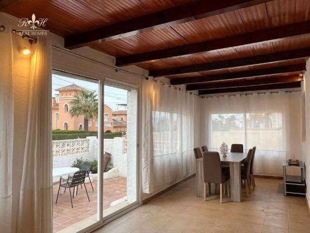 Alquiler de Chalet Independiente + apartamentos + estudio Larga temporada