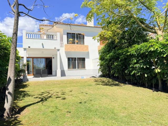 Alquiler de chalet pareado en Avenida del Higuerón, 11