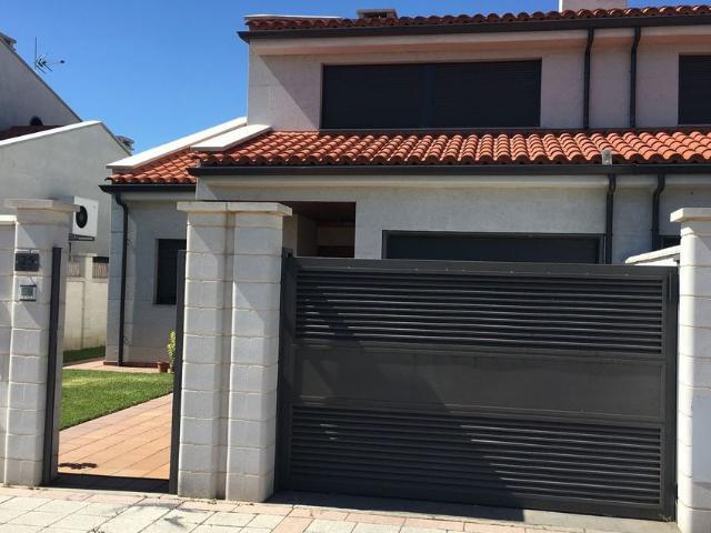 Alquiler de chalet pareado en Calle Boj, 25