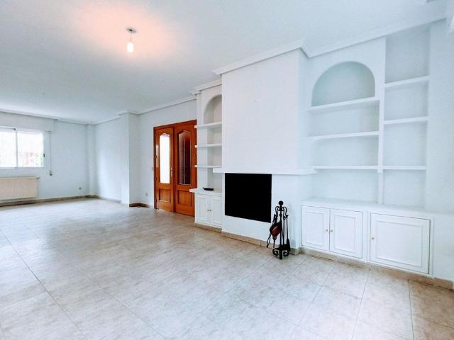 Alquiler de chalet pareado en Calle de Italia
