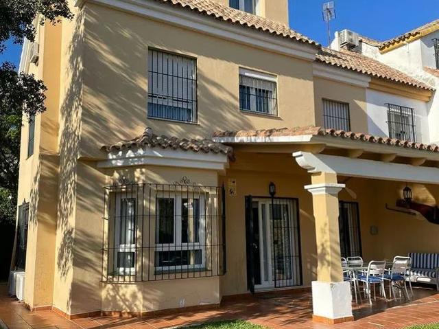 Alquiler de chalet pareado en Calle Gavilán, 14